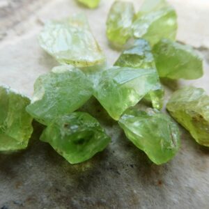 Raw Peridot Crystals 9-13mm Undrilled Gemstone-13 Pcs 8g Lot -ring Jewelry Making-natural Craft Beads