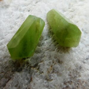 Raw Peridot Point 12-13mm Undrilled Crystals- 2 Pcs Gemstone- Wire Wrapping Jewelry Making-craft Beads
