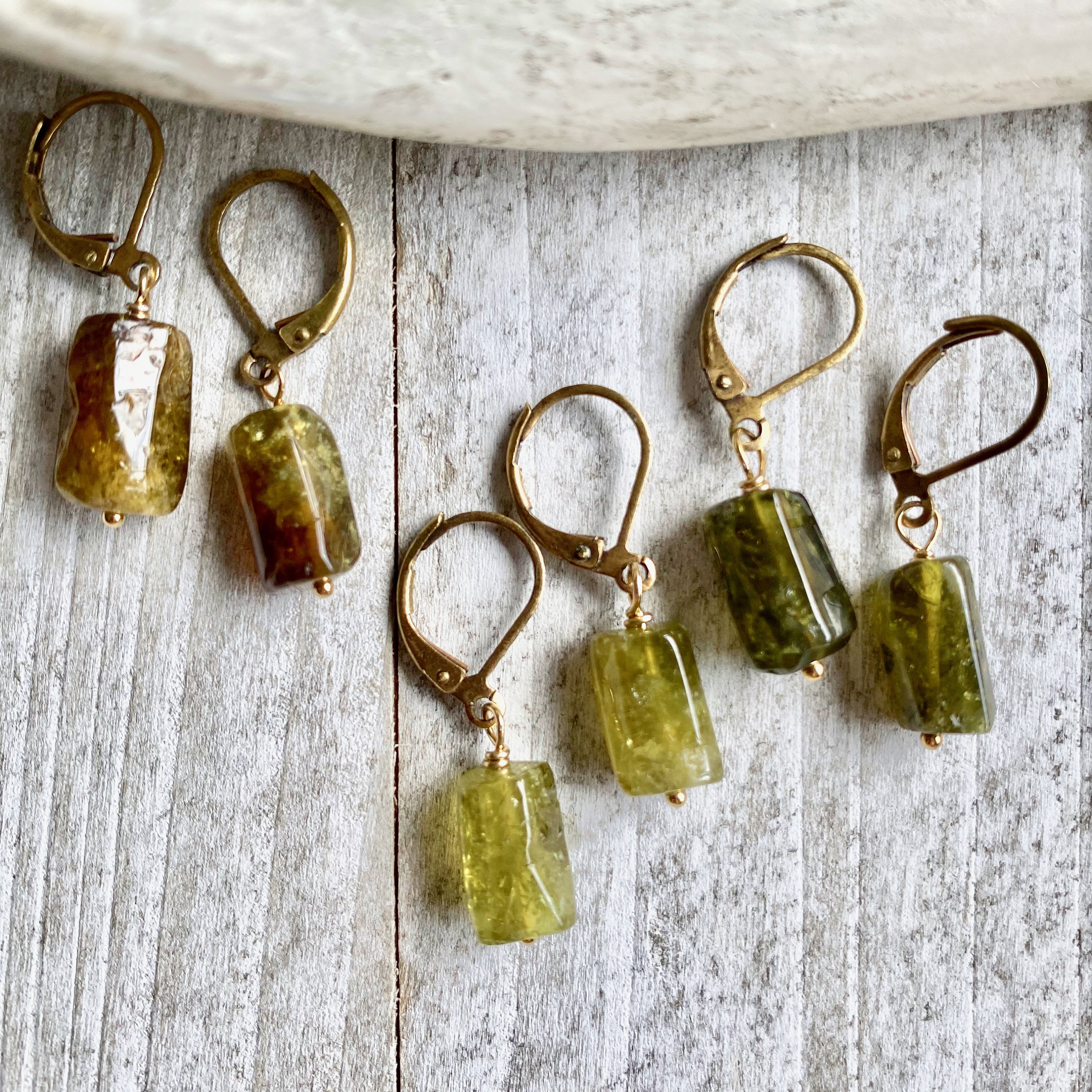 Raw Peridot Earrings, Peridot Dangle Earrings,august Birthstone,peridot Jewelry, Raw Crystal Earrings,natural Peridot Earrings,boho Peridot