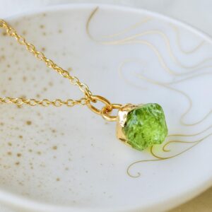 Dainty Raw Peridot Pendant Necklace, August Birthstone Jewelry, natural Gemstone Pendant, Green Crystal Charm Necklace, Gift For Her