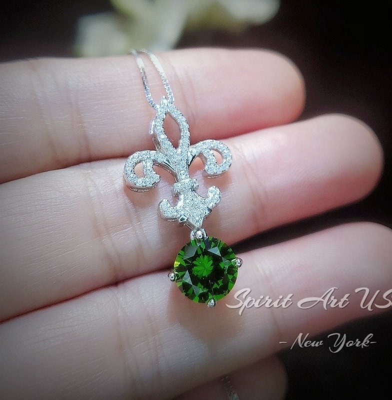 Peridot Necklace - Gemstone Kite Flower Pendant - 18kgp @ Sterling Silver - August Birthstone - Green Peridot Pendant #409 Peridot Necklace - Gemstone Kite Flower Pendant - 18kgp @ Sterling Silver - August Birthstone - Green Peridot Pendant #409