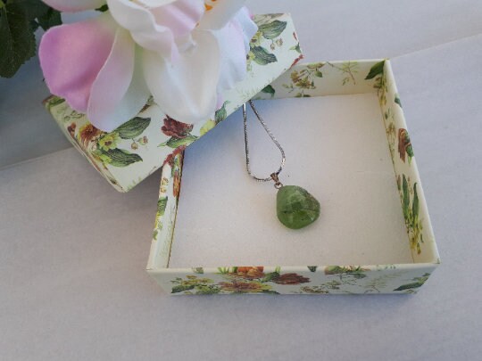 Raw Peridot Pendant Necklace, Natural Peridot Jewelry, Peridot Crystal Necklace For Women, Birthstone Necklace, Peridot Charm, Gift For Her