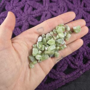 25g Peridot Chips Raw Stones Rough Green Crystal San Carlos Apache Reservation Arizona USA small tiny pebbles bulk gridding parcel 25 grams 25g Peridot Chips Raw Stones Rough Green Crystal San Carlos Apache Reservation Arizona USA small tiny pebbles bulk gridding parcel 25 grams