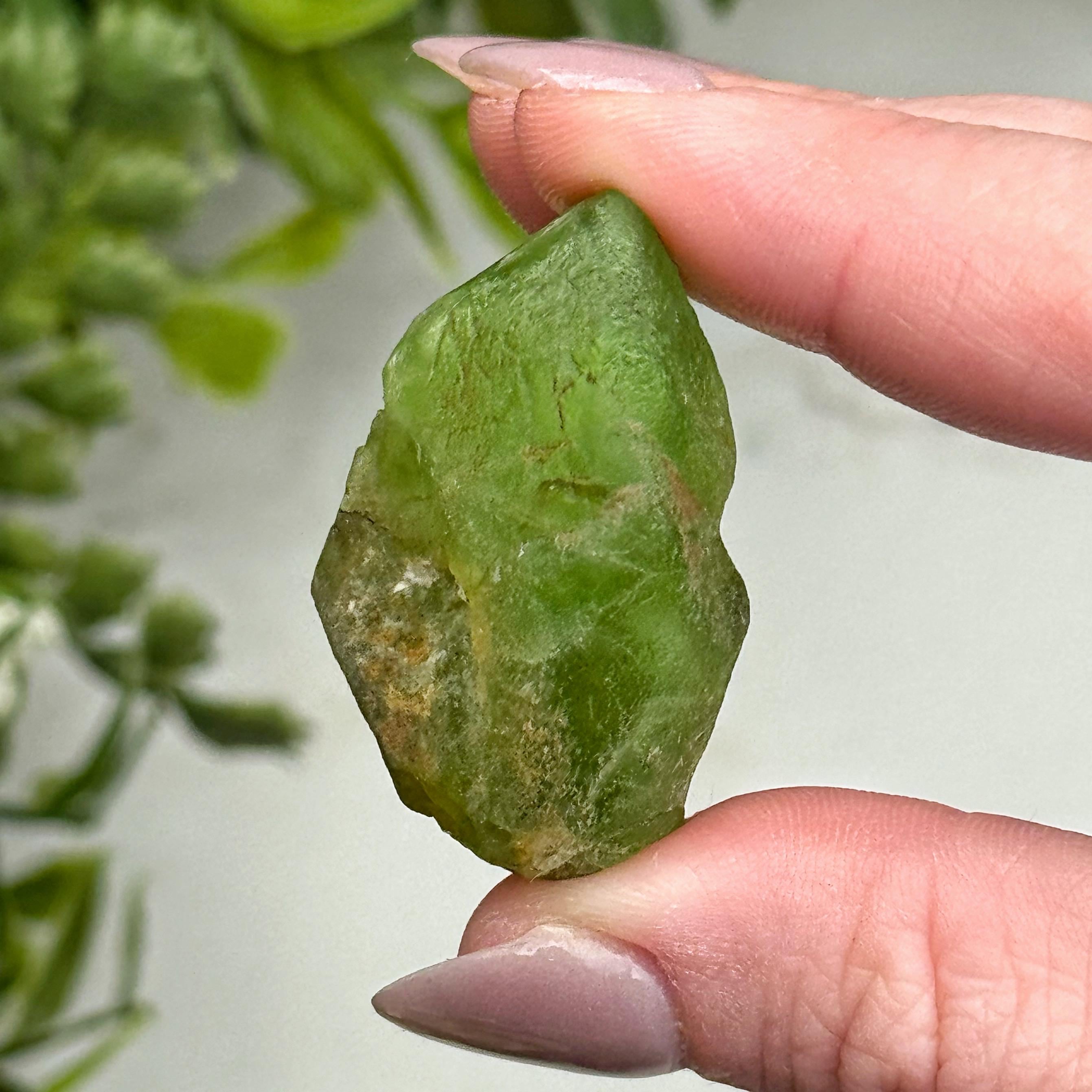 Peridot | 19g | - #4 (raw Green Crystal Specimen, Heart Chakra, Healing Stone, Love)