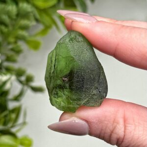 Peridot | 21g | - #5 (raw Green Crystal Specimen, Heart Chakra, Healing Stone, Love) Peridot | 21g | - #5 (raw Green Crystal Specimen, Heart Chakra, Healing Stone, Love)