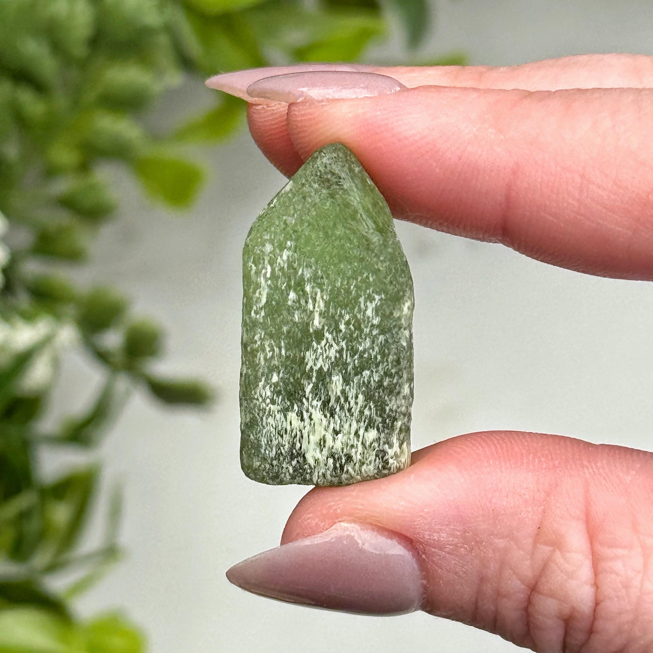 Peridot | 8g | - #6 (raw Green Crystal Specimen, Heart Chakra, Healing Stone, Love) Peridot | 8g | - #6 (raw Green Crystal Specimen, Heart Chakra, Healing Stone, Love)