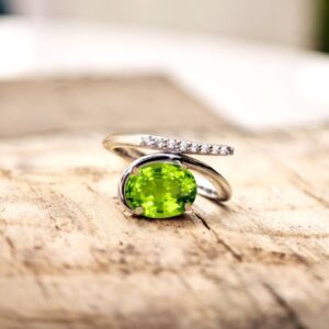 Natural Peridot Engagement For Women 14k Gold Peridot Wedding Ring Oval Shape Peridot Statement Ring Art Deco Green Gemstone Bridal Ring