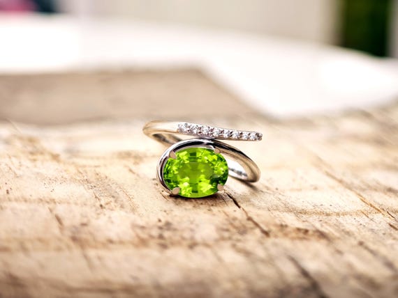 Natural Peridot Engagement For Women 14k Gold Peridot Wedding Ring Oval Shape Peridot Statement Ring Art Deco Green Gemstone Bridal Ring