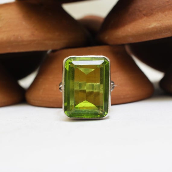 Peridot Square Ring: Vibrant Green Gemstone, 925 Sterling Silver