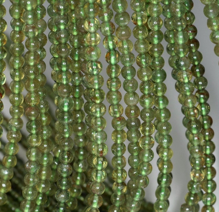 4-5mm Pedoretes Peridot Gemstone Green Round 4-5mm Loose Beads 7.5 Inch Half Strand (90142907-168)