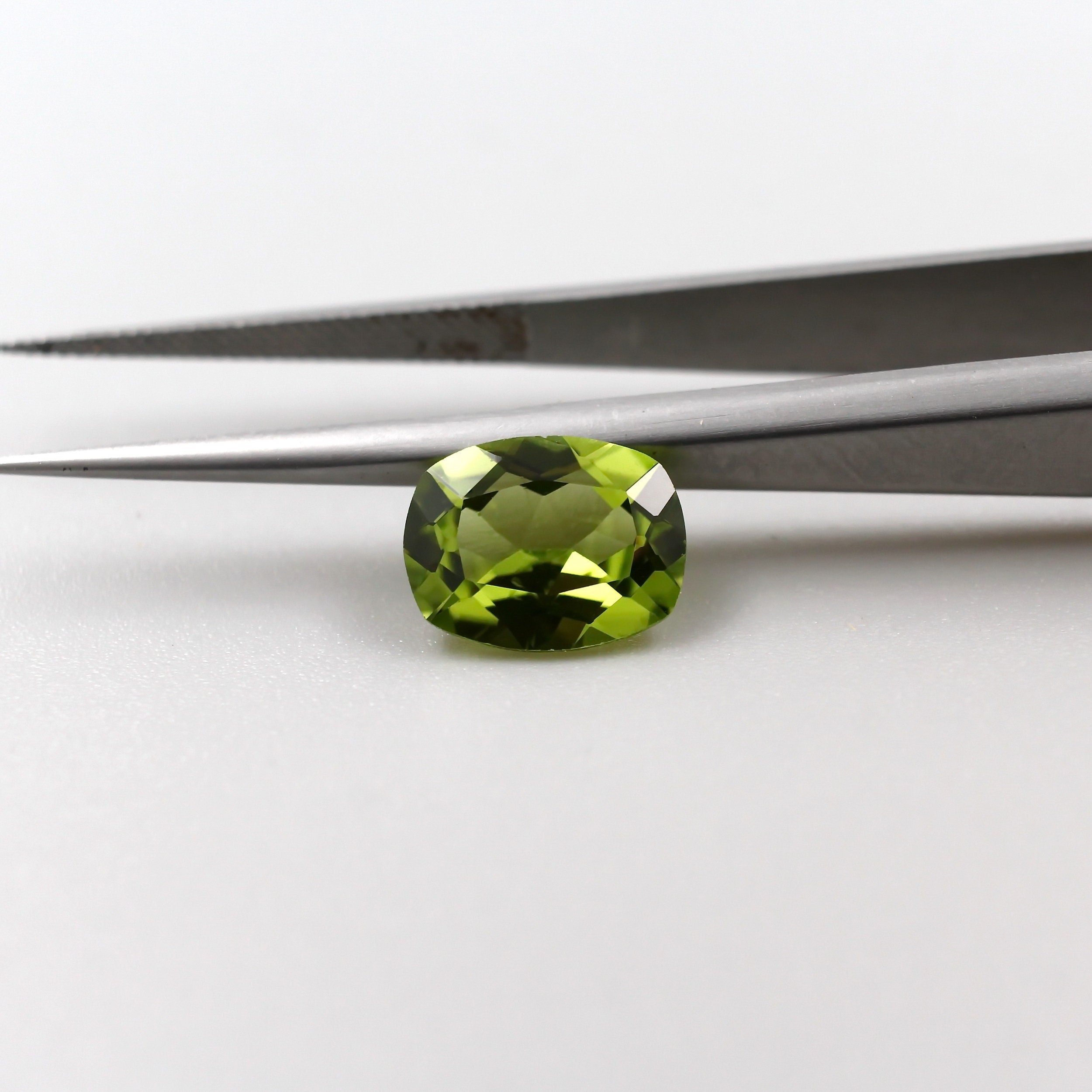 Loose Peridot Stone Cushion Cut Faceted Peridot Loose Stone For Jewelry August Birthstone Natural Green Gemstone 7x9mm