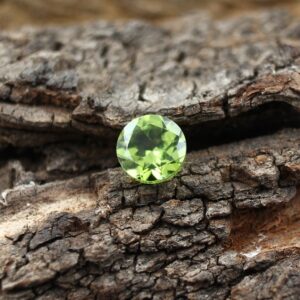 Natural Peridot Round Cut Faceted Loose Gemstone for Jewelry Making - 7mm, 1.47ct Natural Peridot Round Cut Faceted Loose Gemstone for Jewelry Making - 7mm, 1.47ct