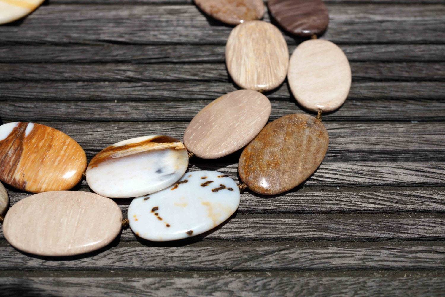 Petrified Wood 22-28mm Oval Flat Beads (etb00533) Petrified Wood 22-28mm Oval Flat Beads (etb00533)