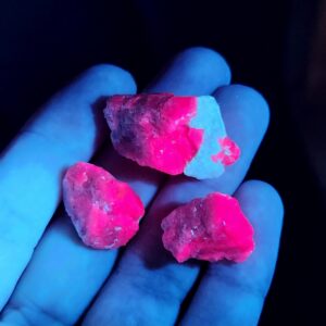 Pink Sapphire Stone - Raw Pink Sapphire - Uv Reactive - Rough Pink Sapphire - Sapphire Stone - Raw Sapphire - Sapphire Crystal - Sapphire Pink Sapphire Stone - Raw Pink Sapphire - Uv Reactive - Rough Pink Sapphire - Sapphire Stone - Raw Sapphire - Sapphire Crystal - Sapphire