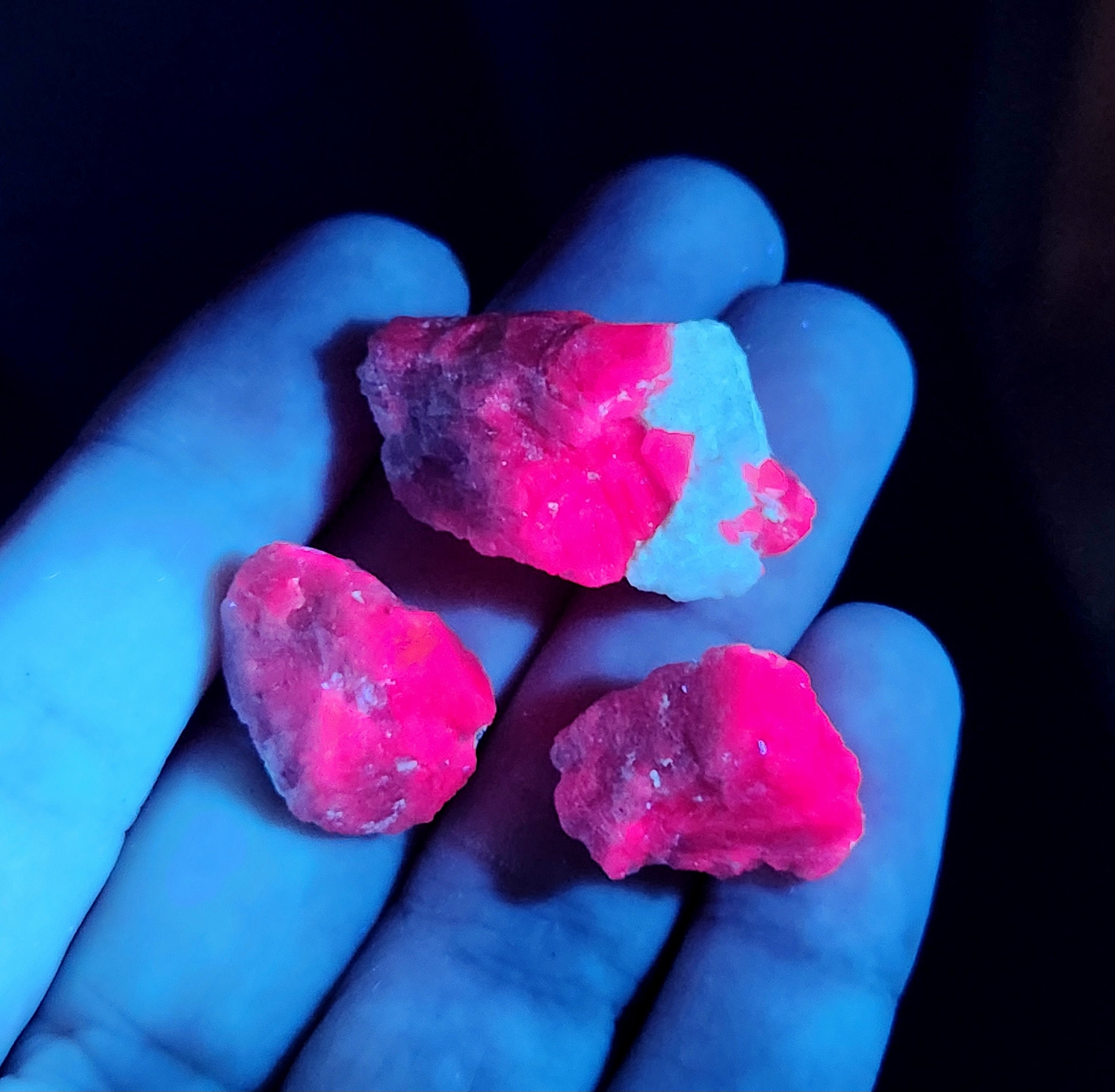 Pink Sapphire Stone - Raw Pink Sapphire - Uv Reactive - Rough Pink Sapphire - Sapphire Stone - Raw Sapphire - Sapphire Crystal - Sapphire