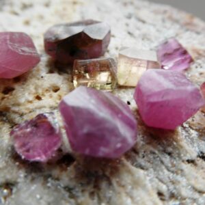 Raw Pink Tourmaline Crystals 6-11mm Undrilled- 4g Gemstone 9 Pcs-jewelry Making -inlay Craft Beads