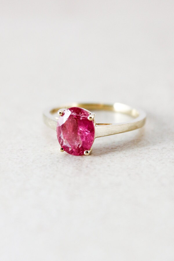 10k Gold Pink Tourmaline Ring: Oval Cut Gemstone 10k Gold Pink Tourmaline Ring: Oval Cut Gemstone