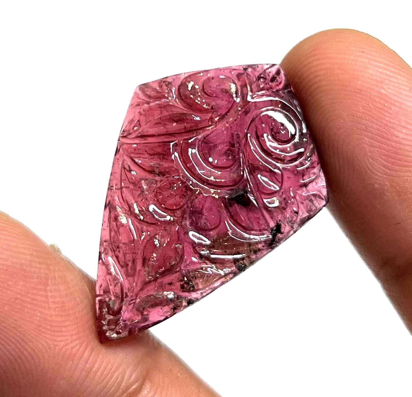 21.65 Carat Pink Tourmaline Carving: Kite Shape Gemstone 21.65 Carat Pink Tourmaline Carving: Kite Shape Gemstone