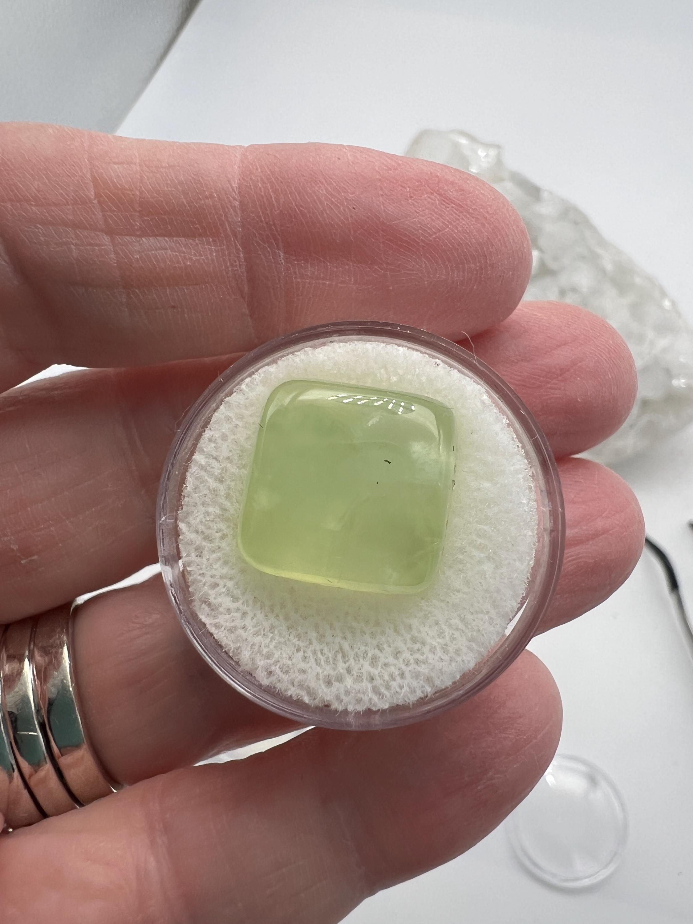 Prehnite Cabochon 17ct