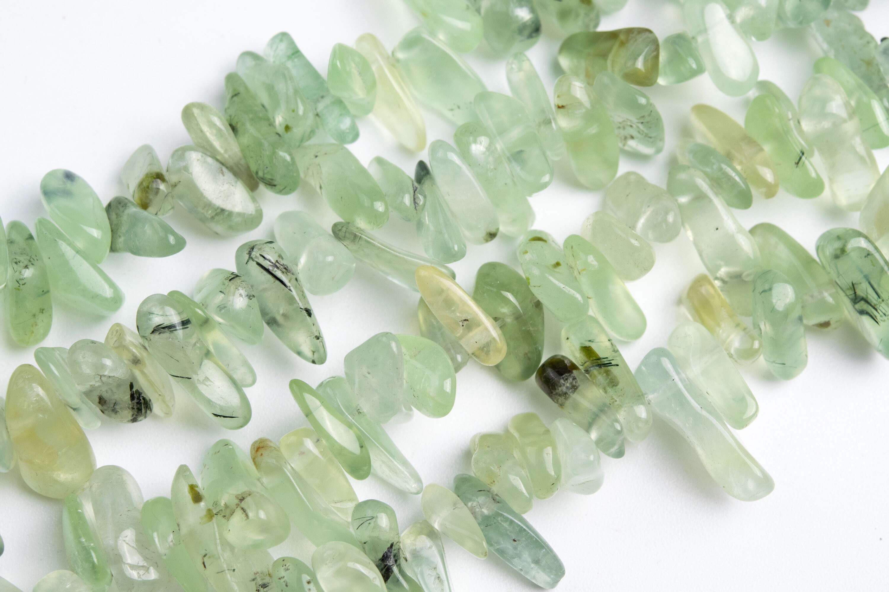 Genuine Natural Light Prehnite Loose Beads Grade Aaa Pebble Chips Shape 4-10mm