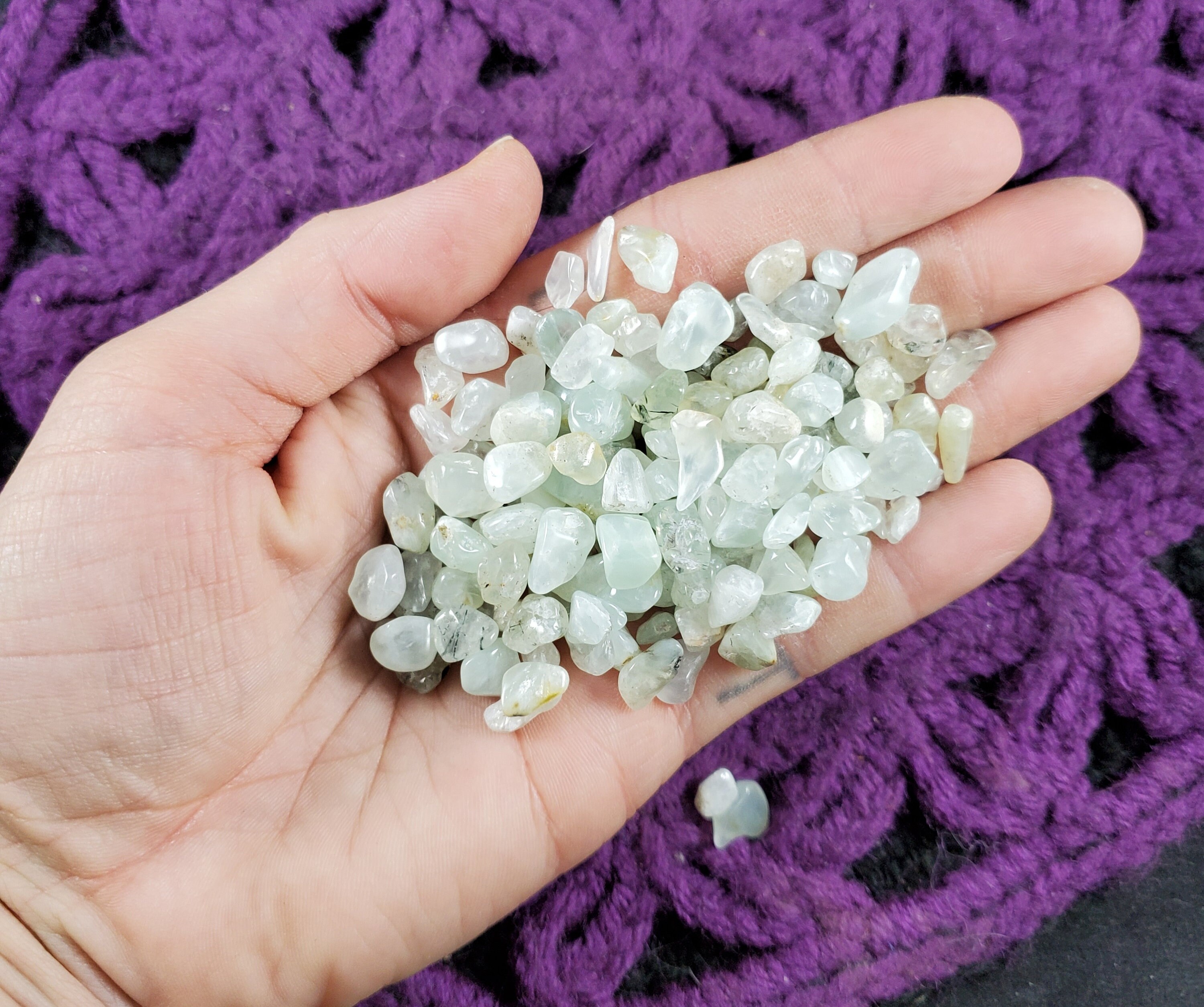 50g Prehnite Tumbled Chips Stones Polished Light Green Crystals Small Tiny Pebbles Bulk Gridding Parcel Wholesale Xs Roller Ball Vial