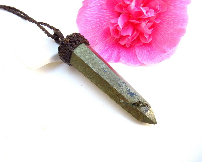 Golden Pyrite Crystal Point Macrame Necklace, Pyrite Necklace, Gold Gemstone Necklace, Energy Healing Stone, Chakra Necklace