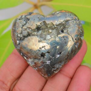 Pyrite Heart 115g, Natural Untreated Golden Pyrite, Polished Smooth and Raw Gold Pyrite Crystal, Fool's Gold from Peru, Pyrite HeartStone. Pyrite Heart 115g, Natural Untreated Golden Pyrite, Polished Smooth and Raw Gold Pyrite Crystal, Fool's Gold from Peru, Pyrite HeartStone.