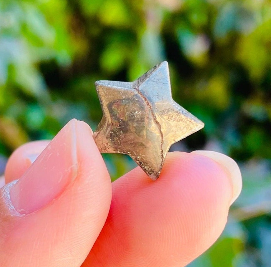 Carved Pyrite Crystal Star: Polished Gemstone (10-14mm)