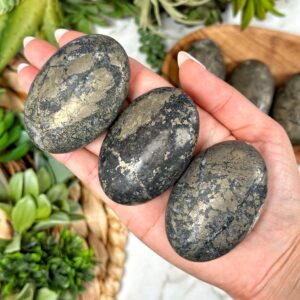 Pyrite Palmstone | S, L | - No. 150 (polished Gold Crystal Pocket Stone Palm, Solar Plexus Chakra, Fool's Gold)