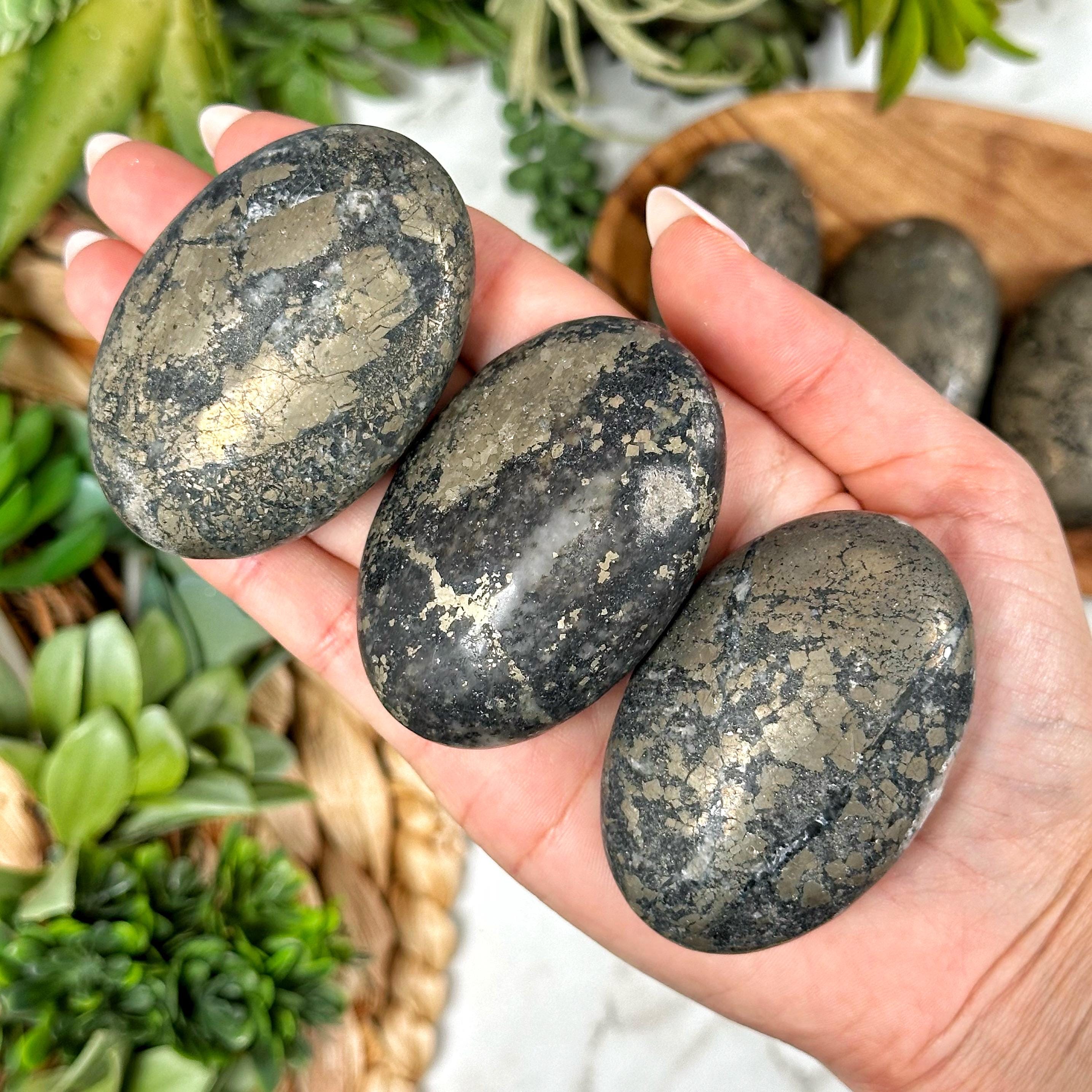 Pyrite Palmstone | S, L | - No. 150 (polished Gold Crystal Pocket Stone Palm, Solar Plexus Chakra, Fool's Gold) Pyrite Palmstone | S, L | - No. 150 (polished Gold Crystal Pocket Stone Palm, Solar Plexus Chakra, Fool's Gold)