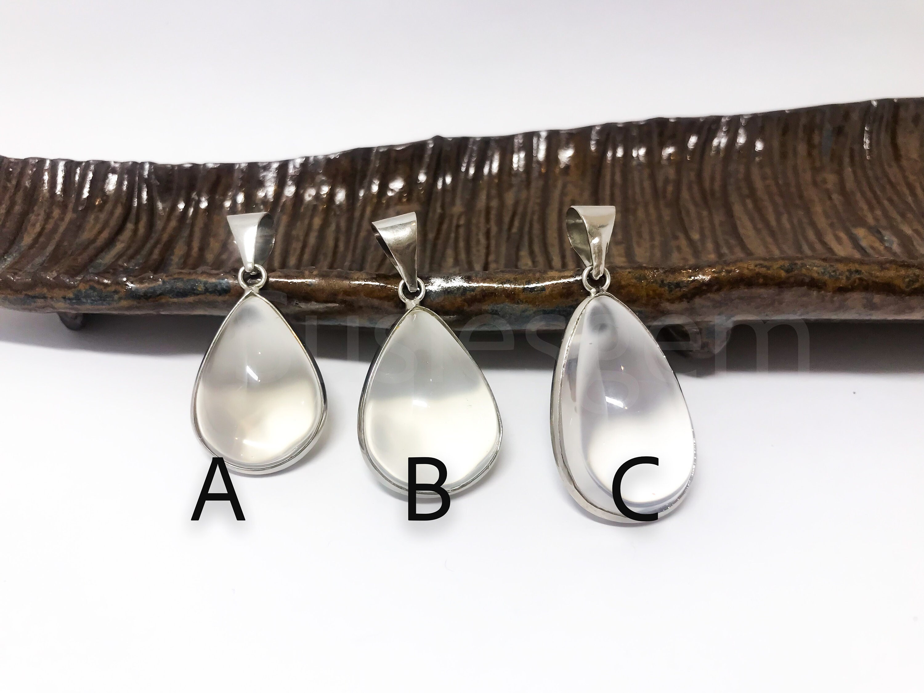 Natural Clear Crystal Pendants. Well Polished Natural Quartz Teardrop Pendant. Healing Stone. Diy Supply Natural Clear Crystal Pendants. Well Polished Natural Quartz Teardrop Pendant. Healing Stone. Diy Supply
