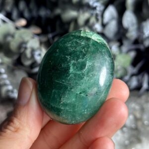 Emerald Green Tanzberry Quartz Palm Stone