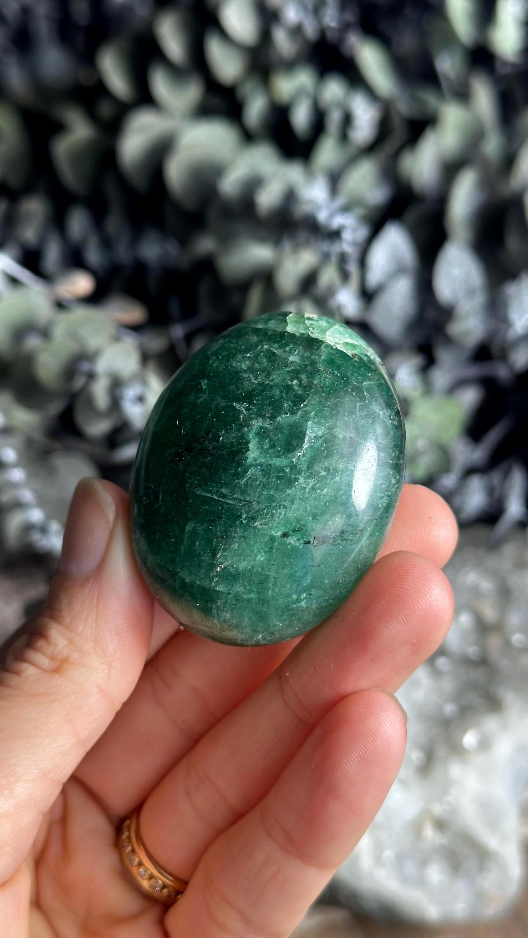 Emerald Green Tanzberry Quartz Palm Stone