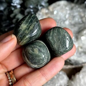 Green chlorite quartz , tumbled, tumble, pocket stone