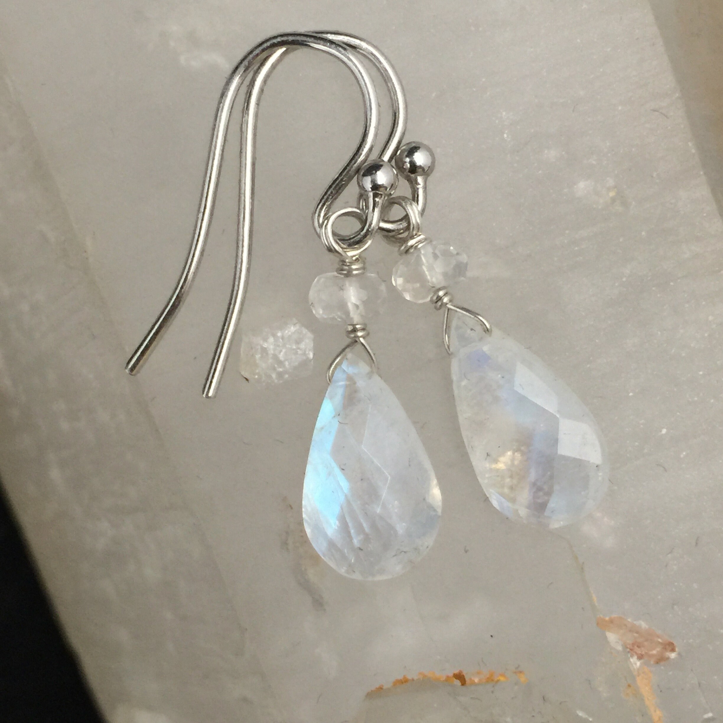 La Bella Luna! Rainbow Moonstone And Sterling Silver Dangle Earrings (1-1) La Bella Luna! Rainbow Moonstone And Sterling Silver Dangle Earrings (1-1)