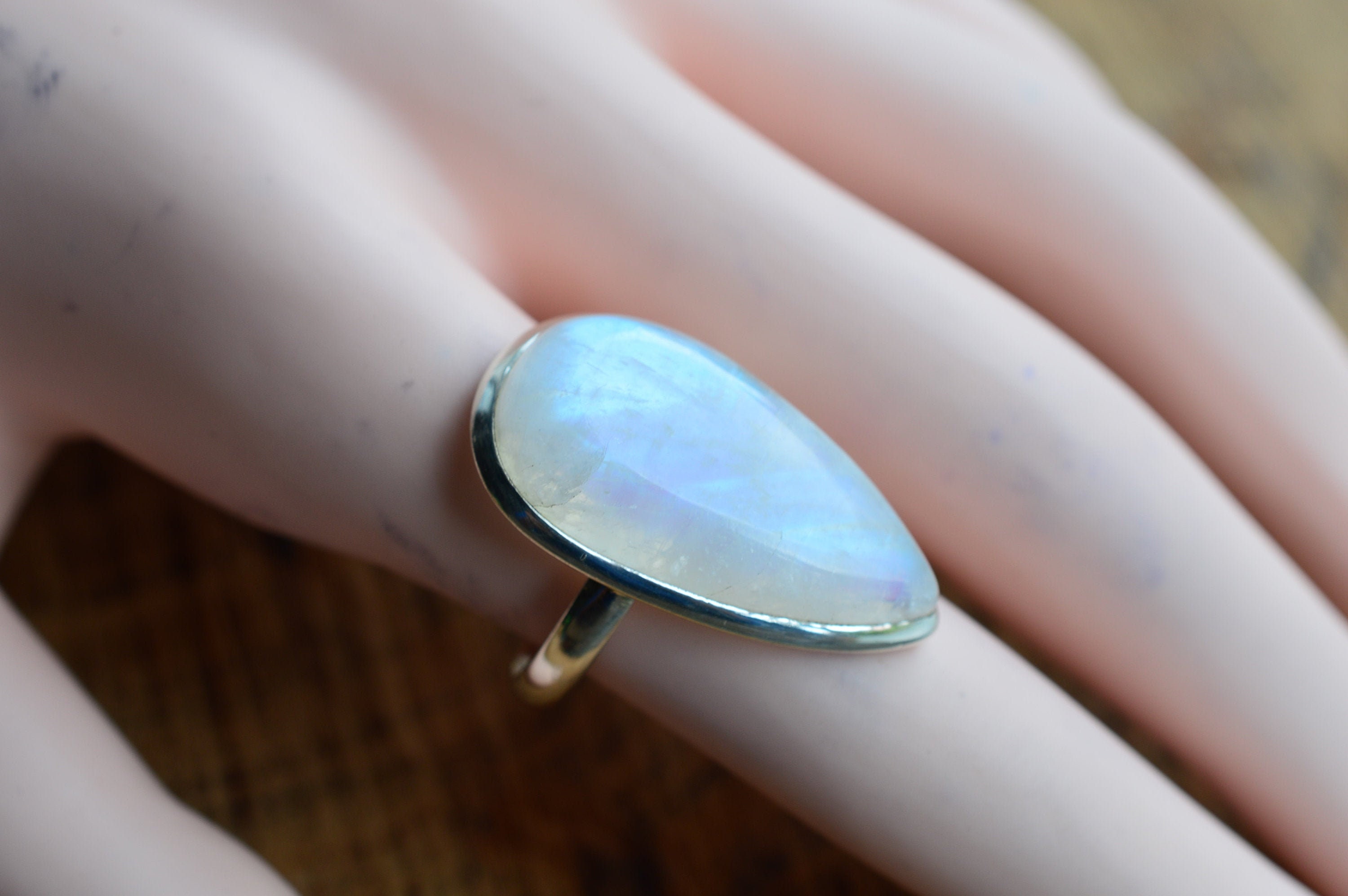 Rainbow Moonstone 925 Sterling Silver Pear Shape Gemstone Ring Rainbow Moonstone 925 Sterling Silver Pear Shape Gemstone Ring