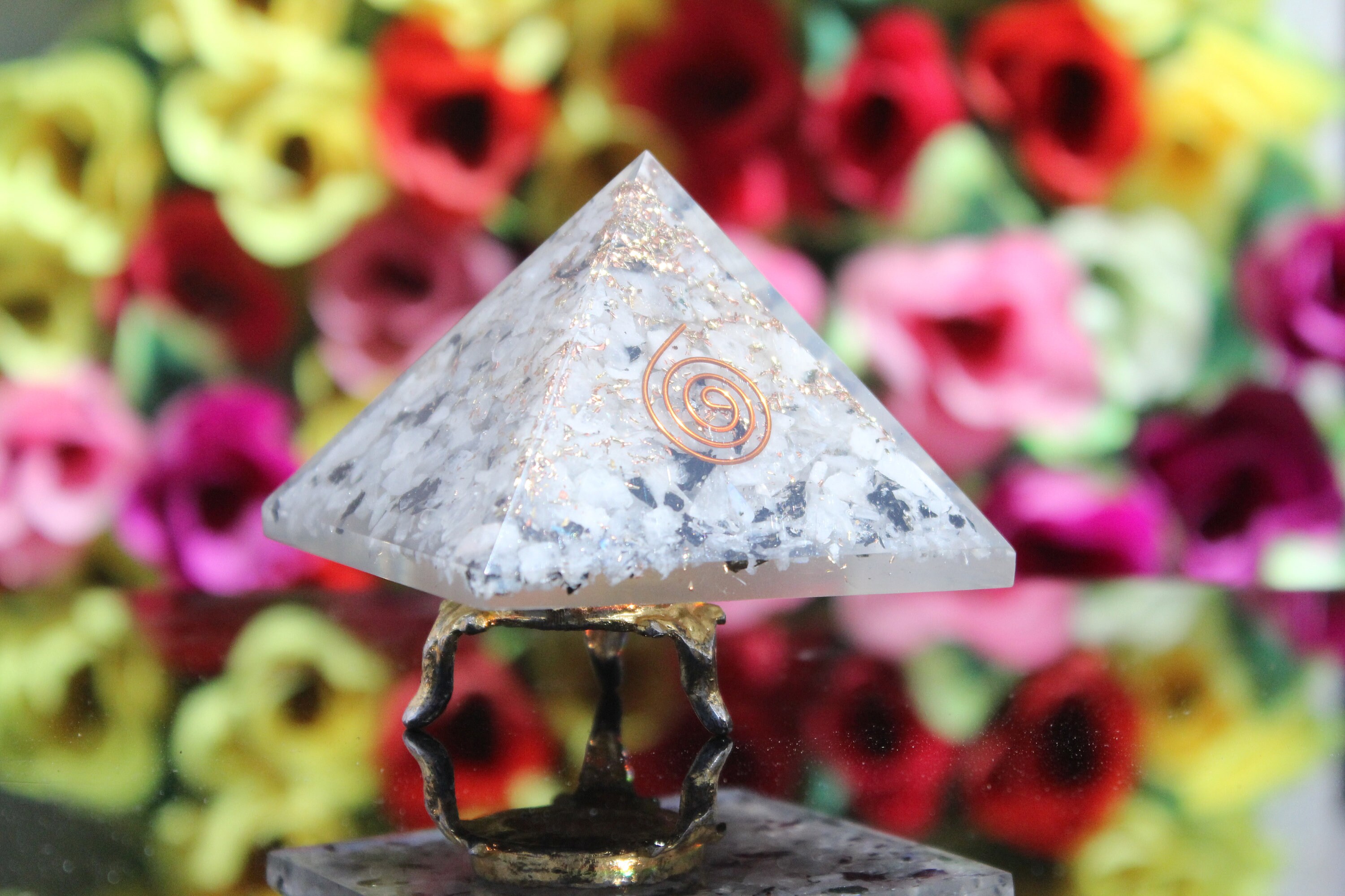Rainbow Moonstone Orgonite Pyramid: Reiki Aura Chakra Healing (75mm)