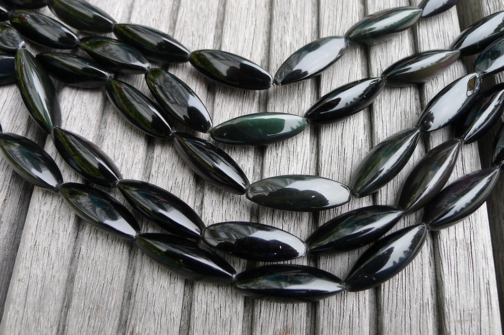Rainbow Obsidian 10-11mm Triangle Tube Beads (etb00745) Rainbow Obsidian 10-11mm Triangle Tube Beads (etb00745)