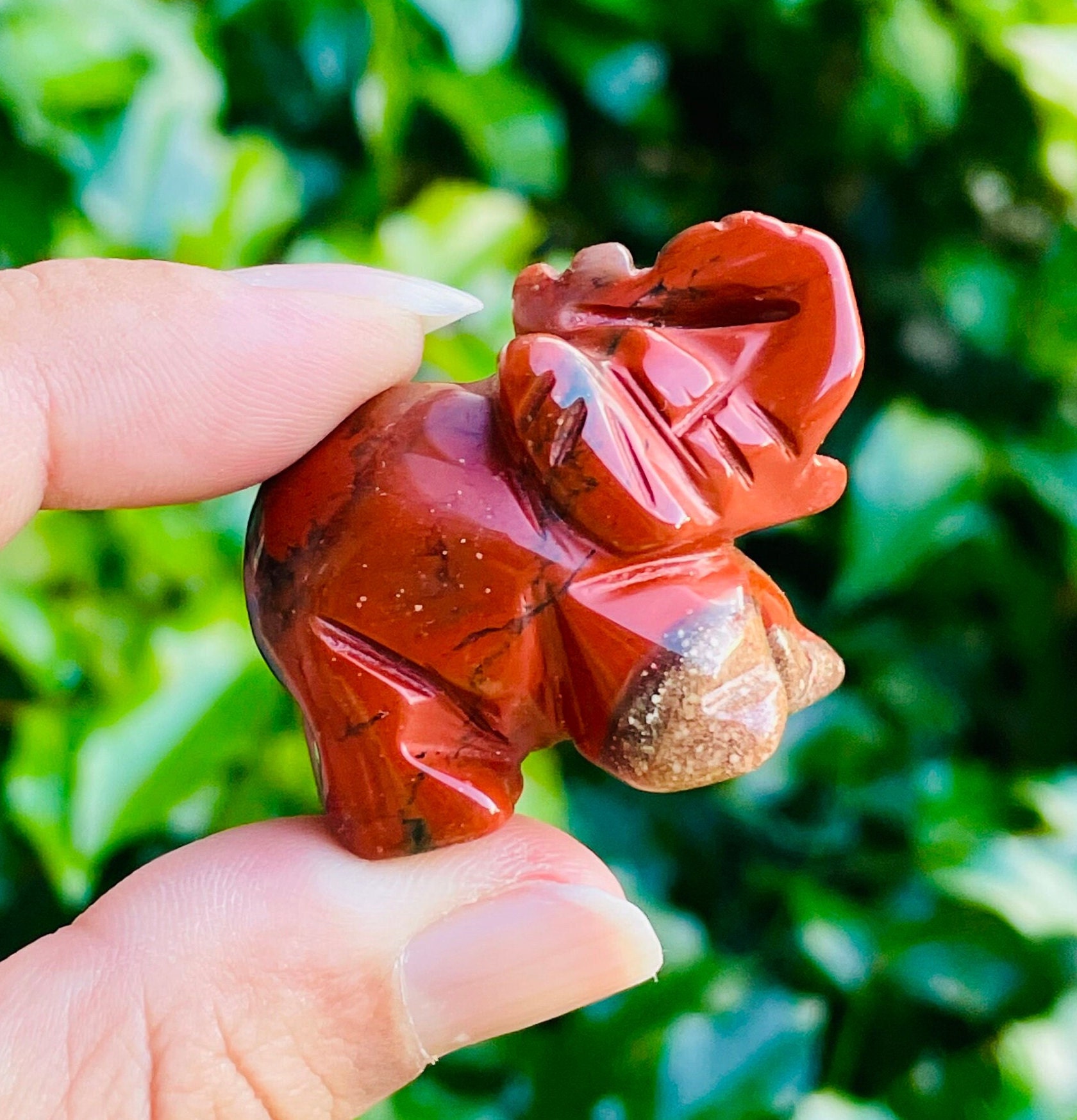Red Jasper Elephant Carving: Polished Crystal Gemstone (30-45mm)