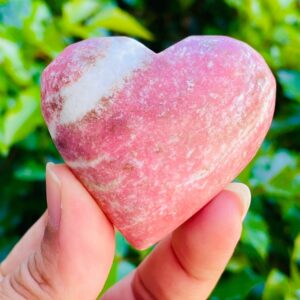 Polished Pink Rhodonite Crystal Heart: American Gemstone Carving Polished Pink Rhodonite Crystal Heart: American Gemstone Carving
