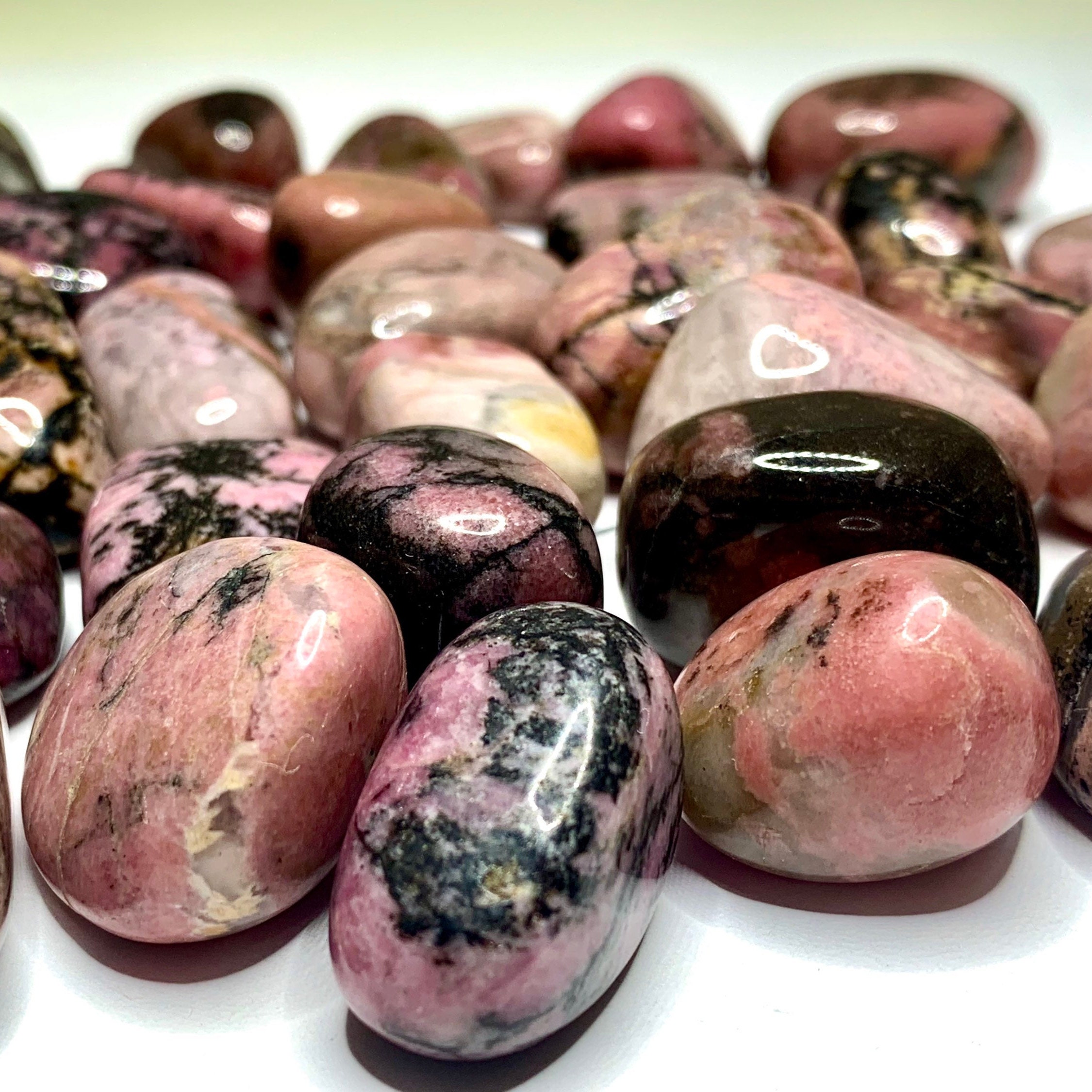 Rhodonite Tumbled Stone 20-30mm