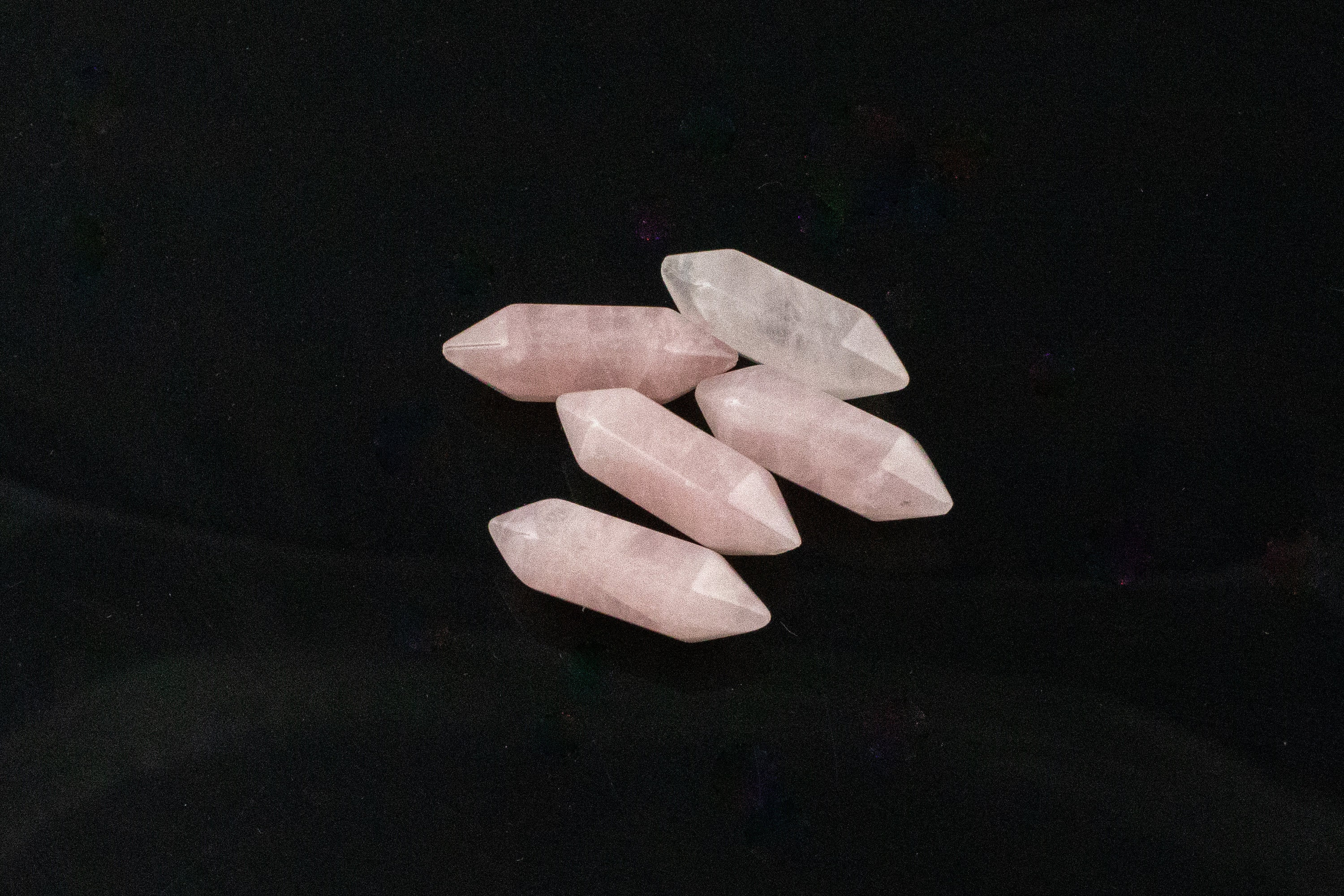 1 Pc Rose Quartz-  Natural Double Pointed---perfect For Jewelry--- Average Size 30-35mm