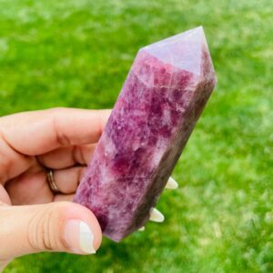 Lavender Rose Quartz Crystal Point Tower (90x39mm) 161.2g