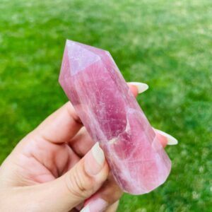 Lavender Rose Quartz Crystal Point Tower (87x34mm) 133.8g
