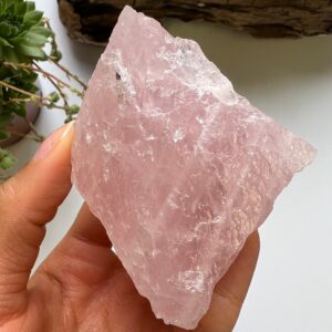 Raw Rose Quartz Crystal (7.5cm x 5cm, 254g) Raw Rose Quartz Crystal (7.5cm x 5cm, 254g)