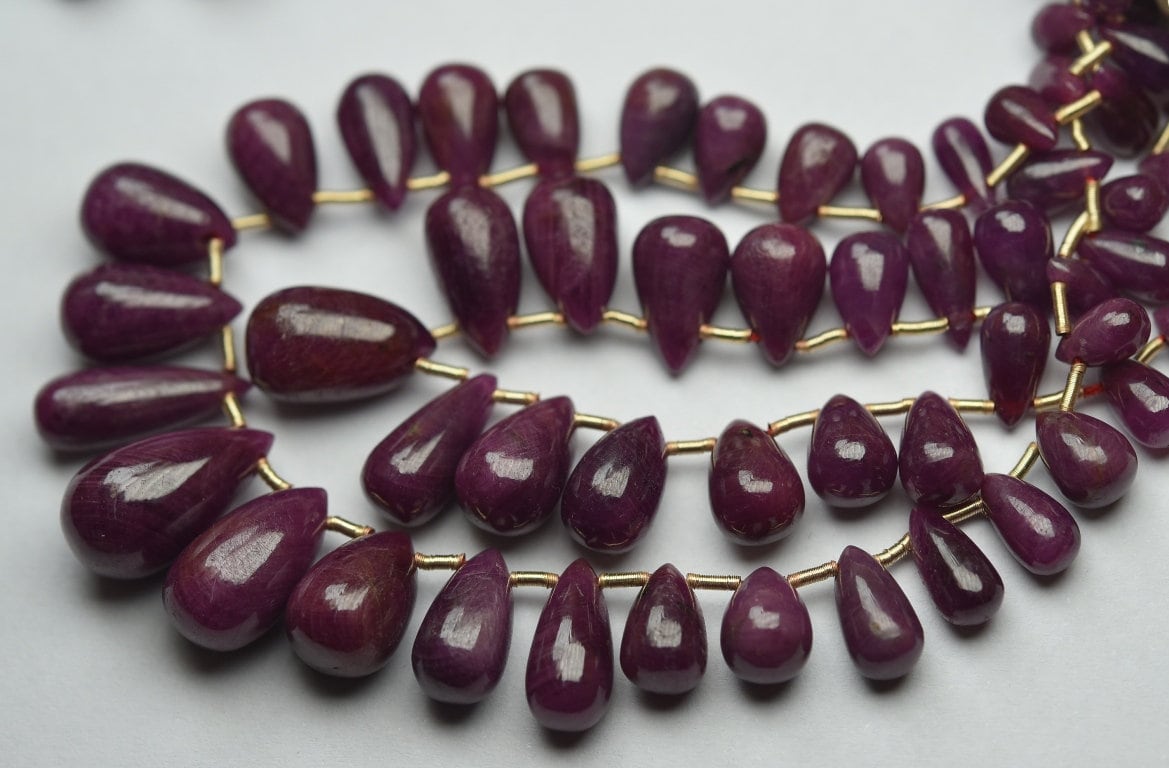 10 Pcs, Finist Quality, Natural Ruby Smooth Drops Shaped Briolettes. 9-10mm