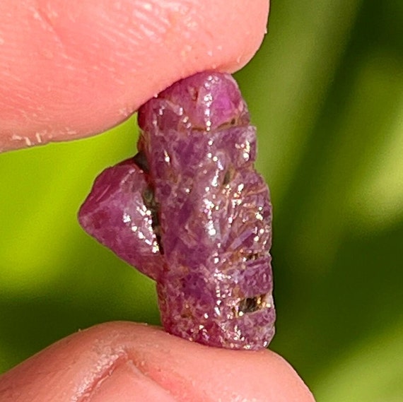 Natural Ruby Rough: 8.0 Carat Earthmined Gemstone