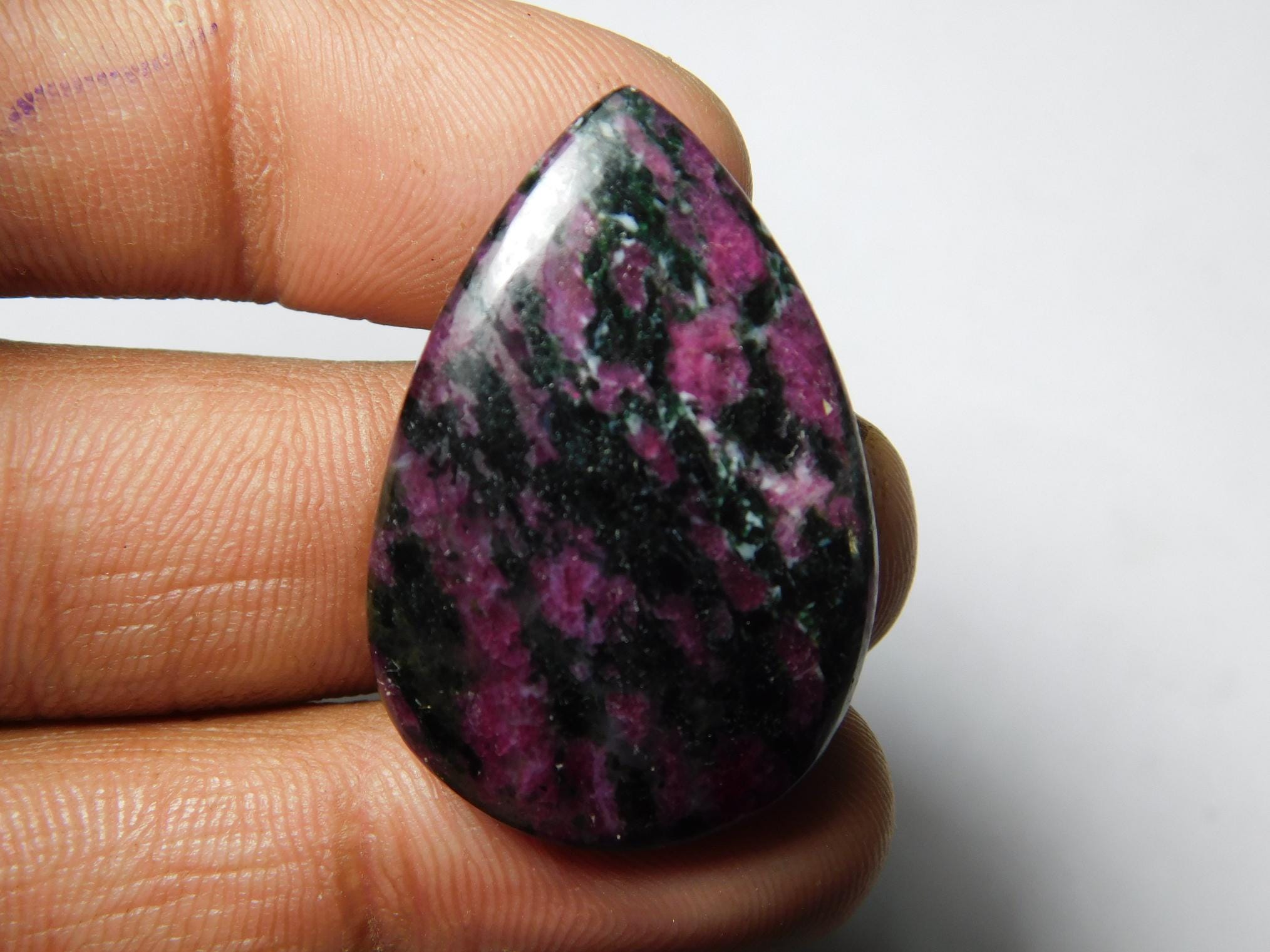Natural Ruby Zoisite Cabochon, Loose Gemstone (34 X 22 Mm, 41cts) Natural Ruby Zoisite Cabochon, Loose Gemstone (34 X 22 Mm, 41cts)