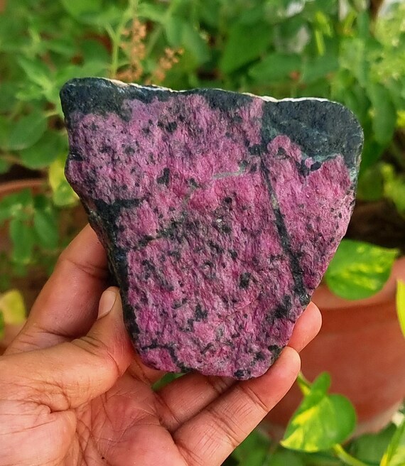 Raw Ruby Zoisite Specimen: Natural Triangle Shape (9x9.3cm, 690 Gram)