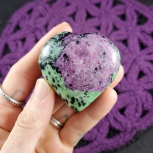 Ruby Zoisite Polished Heart Crystals Stones Crystal Natural love july birthstone gift uv reactive High Quality Ruby Zoisite Polished Heart Crystals Stones Crystal Natural love july birthstone gift uv reactive High Quality